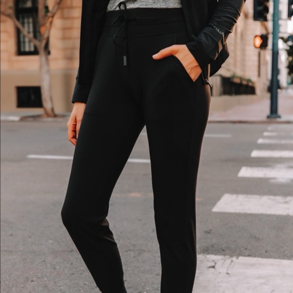 Align joggers women